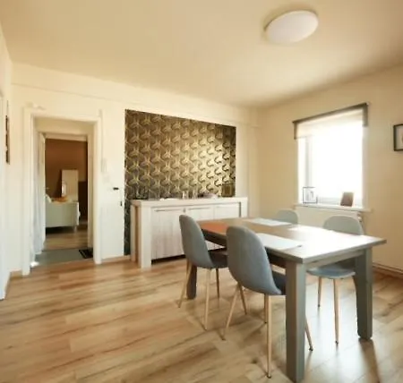 Espace Cuesmois アパート